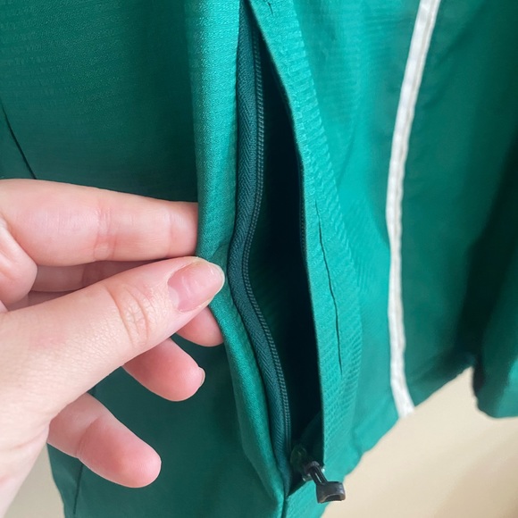 Green adidas wind breaker - Picture 5 of 6